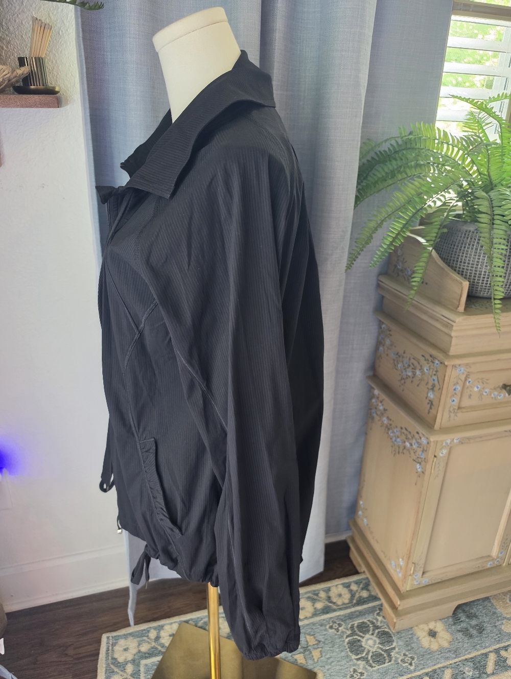 Lululemon Transition Jacket - Picture 4 of 10